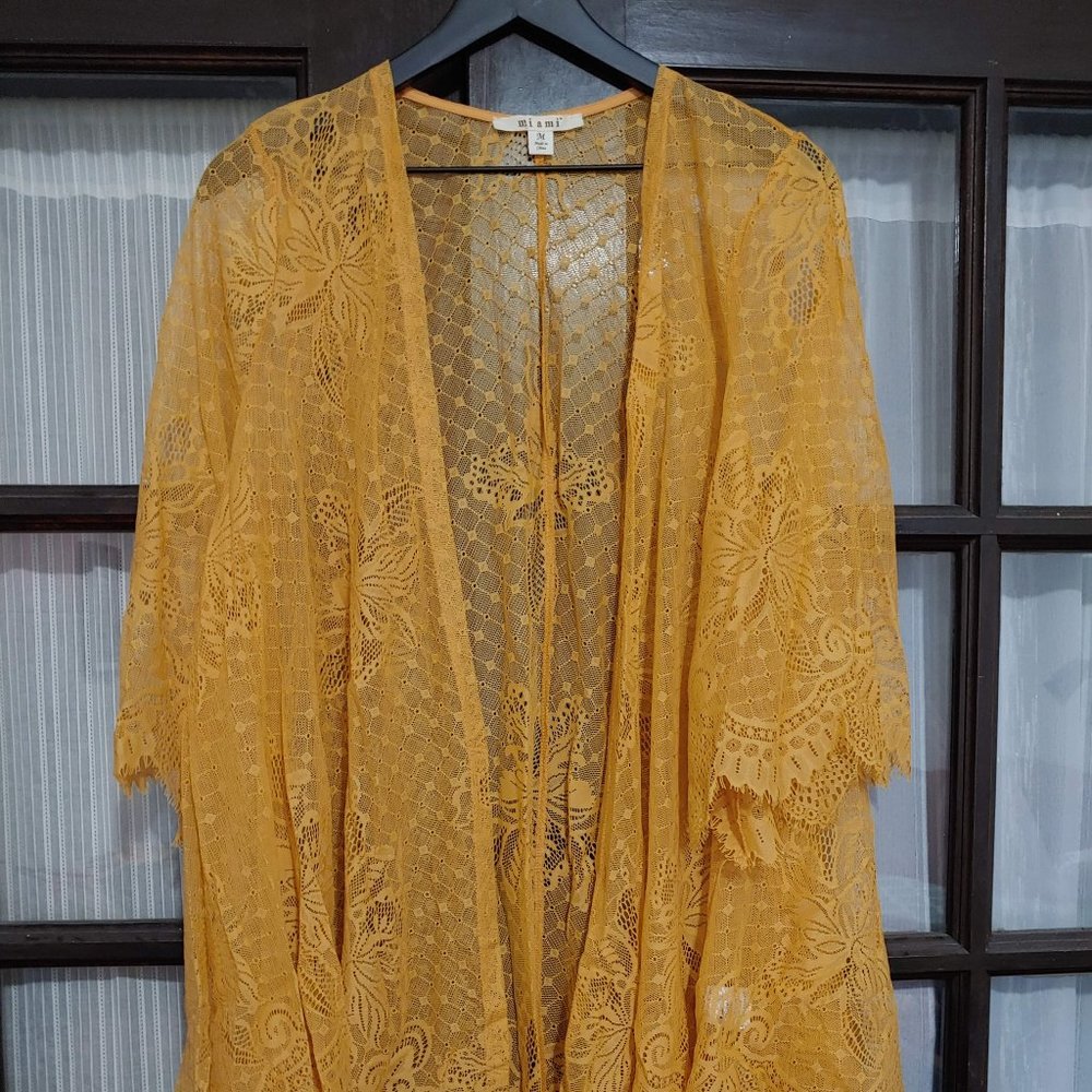 Francesca's Miami Carleigh Scalloped Lace Kimono M